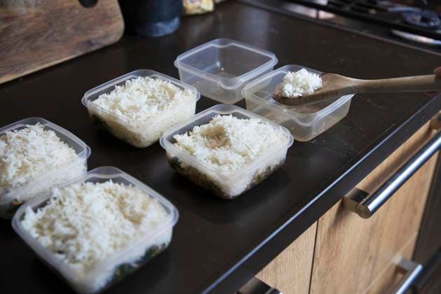 IMAGO Creative, Food, Trend, Meal Prep Meal prep. Stack of home cooked rice and chicken dinners in containers ready to be frozen for later use as quick and easy ready meals. Food prepping for healthy dieting Meal prep. Stack of home cooked rice and chicken dinners in containers ready to be frozen for later use as quick and easy ready meals. Food prepping for healthy dieting close up Copyright: x RECORD DATE NOT STATED