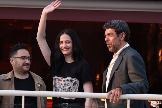Cannes - Jury Dinner Ahead Of The Festival Opening Juan Antonio Bayona, Eva Green and Pierfrancesco Favino attend a dinner ahead of the 77th Cannes Film Festival on May 13, 2024 in Cannes, France. Photo by Shootpix ABACAPRESS.COM Cannes France  Copyright: xShootpix ABACAx