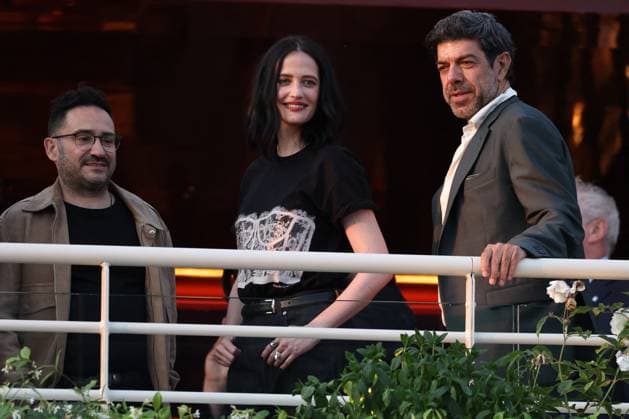 Cannes - Jury Dinner Ahead Of The Festival Opening Juan Antonio Bayona, Eva Green and Pierfrancesco Favino attend a dinner ahead of the 77th Cannes Film Festival on May 13, 2024 in Cannes, France. Photo by Shootpix ABACAPRESS.COM Cannes France  Copyright: xShootpix ABACAx