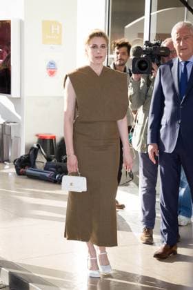 Cannes - Jury Dinner Ahead Of The Festival Opening Greta Gerwig attends a dinner ahead of the 77th Cannes Film Festival on May 13, 2024 in Cannes, France. Photo by Shootpix ABACAPRESS.COM Cannes France  Copyright: xShootpix ABACAx