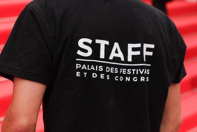 Cannes Red Carpet Roll Out DB Staff members work on the red carpet roll out ahead of the 77th annual Cannes Film Festival held at the palais des Festivals on May 14, 2024 in Cannes, France. Photo by David Boyer ABACAPRESS.COM  Copyright: xBoyerxDavid ABACAx