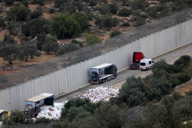 Bilder des Jahres 2024, News 05 Mai News Themen der Woche KW20 News Bilder des Tages A view of trucks carrying aid to Gaza that were stopped after they were damaged by Israeli settlers A view of trucks carrying aid to Gaza that were stopped after they were damaged by Israeli settlers near a checkpoint near Hebron in the Israeli-occupied West Bank May 14,2024. Photo by Mamoun Wazwaz apaimages Hebron West Bank Palestinian Territory 140524_Hebron_MW_00(12) Copyright: xapaimagesxMamounxWazwazx xapaimagesx