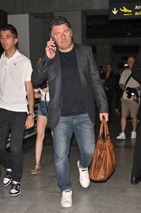 Cannes 2024 Celebrities At Nice Airport Philippe Lellouche arriving at Nice airport ahead 77th Cannes Film Festival in Nice, France on May 14, 2024. Photo by Julien Reynaud APS-Medias ABACAPRESS.COM Nice France  Copyright: xReynaudxJulien APS-Medias ABACAx