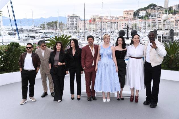 Cannes, 77th Cannes Film Festival 2024, Jury Photocall In the photo: Juan Antonio Bayona, Kore-Eda Hirokazu, Ebru Ceylan, Nadine Labaki, Pier Pierfrancesco Favino, Greta Gerwig, Eva Green, Lily Gladstone, Omar Sy Copyright: xAlbertoxTerenghix xipa-agency.nex xPoolxPhotoxEventsx03x IPA_Agency_IPA46047318
