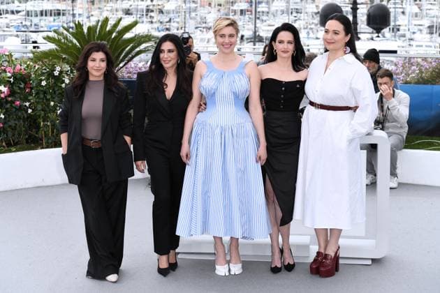 Cannes, 77th Cannes Film Festival 2024, Jury Photocall In the photo: Greta Gerwig, Ebru Ceylan, Nadine Labaki, Eva Green, Lily Gladstone  Copyright: xAlbertoxTerenghix xipa-agency.nex xPoolxPhotoxEventsx03x IPA_Agency_IPA46047440