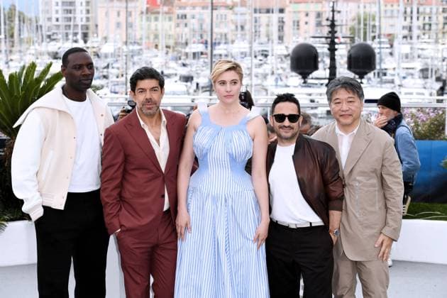 Cannes, 77th Cannes Film Festival 2024, Jury Photocall In the photo: Omar Sy, Pierfrancesco Favino, Greta Gerwig, Juan Antonio Bayona, Kore-Eda Hirokazu  Copyright: xAlbertoxTerenghix xipa-agency.nex xPoolxPhotoxEventsx03x IPA_Agency_IPA46047668