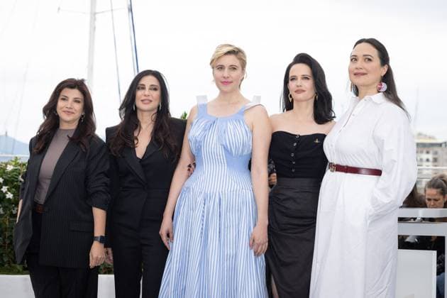 Cannes - Jury Photocall Jury Members, Ebru Ceylan, Nadine Labaki, President of the Jury, Greta Gerwig, Eva Green and Lily Gladstone attend the jury photocall at the 77th annual Cannes Film Festival at Palais des Festivals on May 14, 2024 in Cannes, France. Photo by Shootpix ABACAPRESS.COM Cannes France  Copyright: xShootpix ABACAx