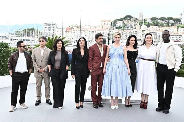 Annual Cannes Film Festival - Jury Photocall - Cannes Jury Members Juan Antonio Bayona, Hirokazu Kore-eda, Ebru Ceylan, Nadine Labaki, Pierfrancesco Favino, President of the Jury Greta Gerwig, Eva Green, Lily Gladstone, and Omar Sy attend the jury photocall at the 77th annual Cannes Film Festival at Palais des Festivals on May 14, 2024 in Cannes, France. Photo by David NIVIERE ABACAPRESS.COM CANNES France  Copyright: xNivierexDavid ABACAPRESS.COMx
