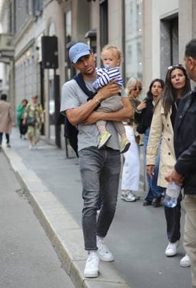 Milan, 14-05-2024 Maodo Lo, German basketball player who was world champion in 2023 in China with the GERMAN national team and now with Armani, walks through the streets of the center together with his girlfriend and son.  Copyright: xMimmoxCarrierox xipa-agency.netx xMIMMOxCARRIERO-x IPA_Agency_IPA46053804