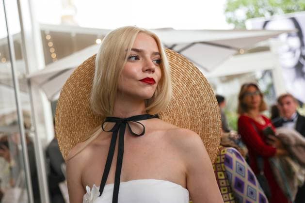 May 14, 2024, Cannes, Alpes-Maritimes, France: The Cannes Film Festival is taking place i Cannes, France from May 14 to 25, 2024. Celebrites and influencers are waiting for a transfer that will take them from hotel Martinez to the Red carpet of the Film Festival. Cannes France - ZUMAt227 20240514_zip_t227_004 Copyright: xMarinaxTakimotox
