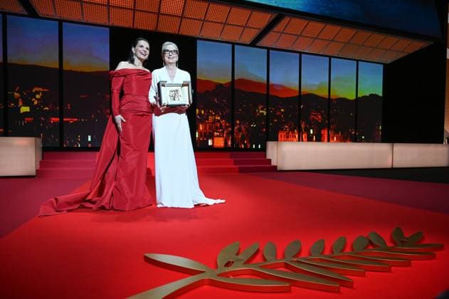 77eme Festival International du Film de Cannes Ceremonie douverture Opening ceremony of the 77th International Cannes Film Festival 304897 2024 05 14 Cannes France Binoche, Juliette Streep, Meryl  Copyright: xSergexArnalx xStarfacex STAR_304897_035