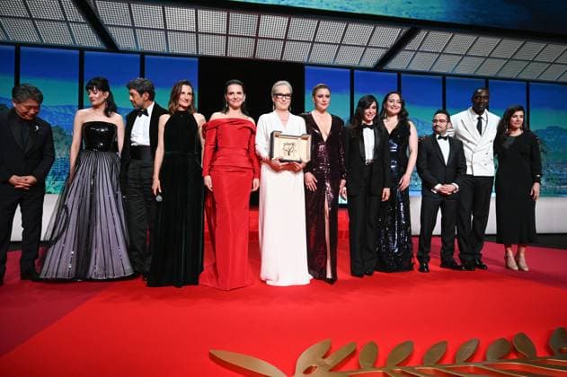 77eme Festival International du Film de Cannes Ceremonie douverture Opening ceremony of the 77th International Cannes Film Festival 304897 2024 05 14 Cannes France Binoche, Juliette Cottin, Camille Streep, Meryl Favino, Pierfrancesco Green, Eva Gerwig, Greta Labaki, Nadine Gladstone, Lily Bayona, Juan Antonio Hirokazu Kode Eda Ceylan, Ebru Copyright: xSergexArnalx xStarfacex STAR_304897_040