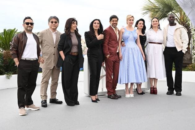 Jury Members Juan Antonio Bayona, Hirokazu Kore-eda, Ebru Ceylan, Nadine Labaki, Pierfrancesco Favino, Greta Gerwig, Eva Green, Lily Gladstone and Omar Sy attend the Jury Photocall during the 77th Cannes Film Festival at Palais des Festivals in Cannes, France. MAY 14th 2024  RHDx24171