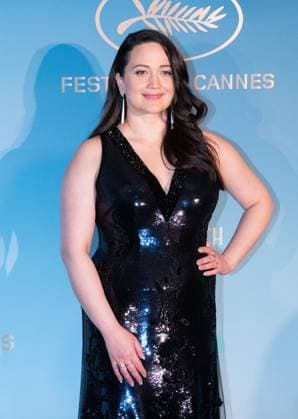 Photocall au diner officiel douverture du 77e Festival de Cannes 77th International Cannes Film Festival Photocall at official Dinner 304917 2024 05 14 Gladstone, Lily  Copyright: xAnthonyxCarrelx xStarfacex STAR_304917_033