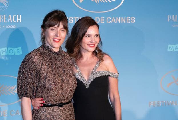 Photocall au diner officiel douverture du 77e Festival de Cannes 77th International Cannes Film Festival Photocall at official Dinner 304917 2024 05 14 Ledoyen, Virginie Donzelli, Valerie  Copyright: xAnthonyxCarrelx xStarfacex STAR_304917_051