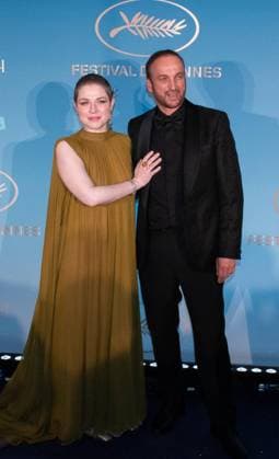 Photocall au diner officiel douverture du 77e Festival de Cannes 77th International Cannes Film Festival Photocall at official Dinner 304917 2024 05 14 Ferracci, Michel Dequenne, Emilie  Copyright: xAnthonyxCarrelx xStarfacex STAR_304917_071