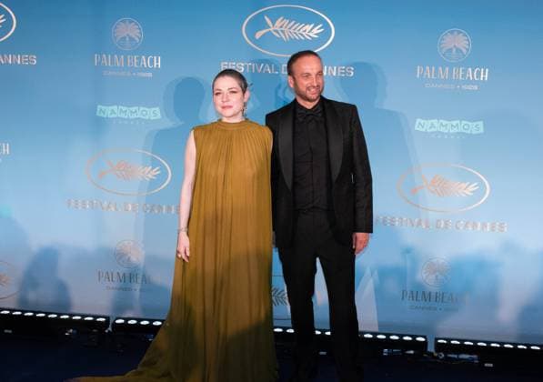 Photocall au diner officiel douverture du 77e Festival de Cannes 77th International Cannes Film Festival Photocall at official Dinner 304917 2024 05 14 Ferracci, Michel Dequenne, Emilie  Copyright: xAnthonyxCarrelx xStarfacex STAR_304917_073