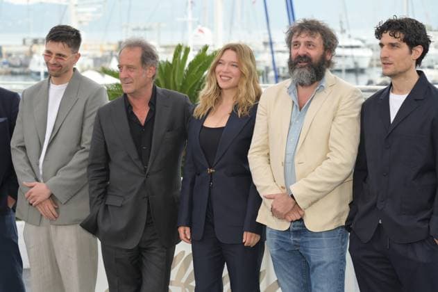 Internationale Filmfestspiele von Cannes, La deuxieme acte Photocall The Second Act photocall at 77th Festival de Cannes - Cannes, France CANNES, FRANCE. May 15, 2024: Raphael Quenard, Vincent LIndon, Lea Seydoux, Quentin Dupieux & Louis Garrel at The Second Act photocall at the 77th Festival de Cannes. Picture: Paul Smith Featureflash Cannes France  Copyright: xPaulxSmithx xFeatureflashx