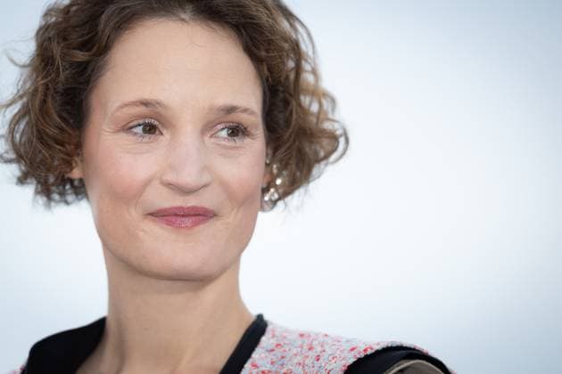 Cannes - Un Certain Regard Jury Photocall Jury member Vicky Krieps attends a photocall for the Un Certain Regard jury at the 77th annual Cannes Film Festival at Palais des Festivals on May 15, 2024 in Cannes, France. Photo by Shootpix ABACAPRESS.COM Cannes France  Copyright: xShootpix ABACAx