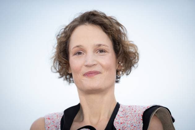 Cannes - Un Certain Regard Jury Photocall Jury member Vicky Krieps attends a photocall for the Un Certain Regard jury at the 77th annual Cannes Film Festival at Palais des Festivals on May 15, 2024 in Cannes, France. Photo by Shootpix ABACAPRESS.COM Cannes France  Copyright: xShootpix ABACAx
