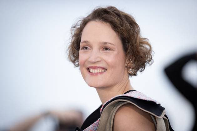 Cannes - Un Certain Regard Jury Photocall Jury member Vicky Krieps attends a photocall for the Un Certain Regard jury at the 77th annual Cannes Film Festival at Palais des Festivals on May 15, 2024 in Cannes, France. Photo by Shootpix ABACAPRESS.COM Cannes France  Copyright: xShootpix ABACAx