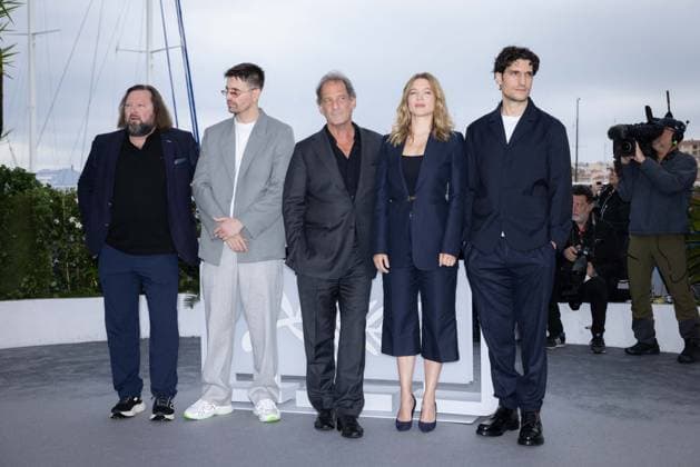 Internationale Filmfestspiele von Cannes, La deuxieme acte Photocall Cannes - Le Deuxieme Acte (The Second Act) Photocall Louis Garrel, LÃ a Seydoux, Vincent Lindon, RaphaÃ«l Quenard and Manuel Guillot attend the Le Deuxieme Act (The Second Act) Photocall at the 77th annual Cannes Film Festival at Palais des Festivals on May 15, 2024 in Cannes, France. Photo by Shootpix ABACAPRESS.COM Cannes France  Copyright: xShootpix ABACAx