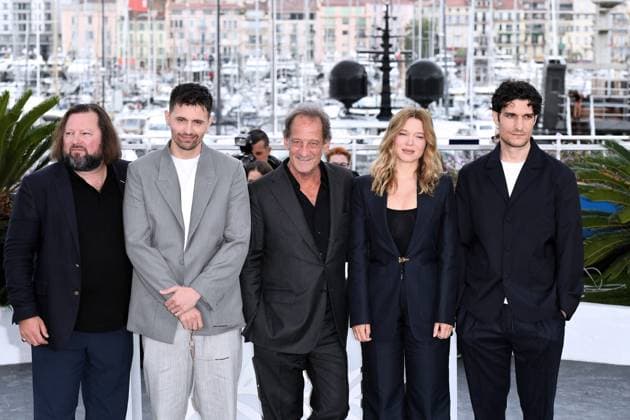 Internationale Filmfestspiele von Cannes, La deuxieme acte Photocall 77th Cannes Film Festival 2024 Photocall film Le Deuxieme Act (The Second Act) Cannes, 77th Cannes Film Festival 2024 Photocall film Le Deuxieme Act (The Second Act) In the photo: Manuel Guillot, RaphaÃ«l Quenard, Vincent Lindon, LÃ a Seydoux, Louis Garrel Cannes France  Copyright: xIPA ABACAx