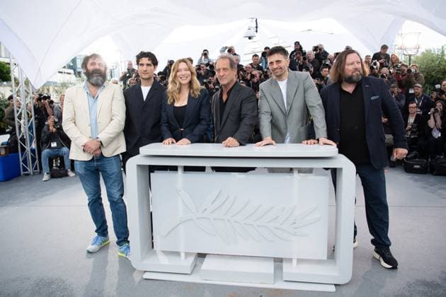 Cannes Le Deuxieme Acte Photocall Manuel Guillot, Raphael Quenard, Vincent Lindon, Lea Seydoux, Quentin Dupieux and Louis Garrel attending the Le Deuxieme Acte Photocall as part of the 77th Cannes International Film Festival in Cannes, France on May 15, 2024. Photo by Aurore Marechal ABACAPRESS.COM Cannes France  Copyright: xMarechalxAurore ABACAx