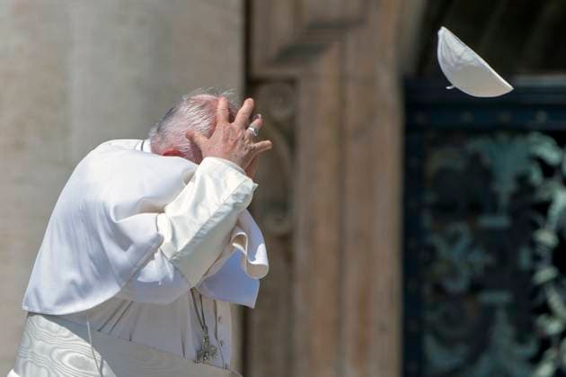 Bilder des Jahres 2024, News 05 Mai News Themen der Woche KW20 News Bilder des Tages Italy, Rome, Vatican, 2024 5 15.Pope Francis during the weekly general audience at St Peter s square in The Vatican. Photograph by ALESSIA GIULIANI Catholic Press Photo  Copyright: xALESSIAxGIULIANIx xipa-agency.nex xAlessiaxGiulianix IPA_Agency_IPA46094326