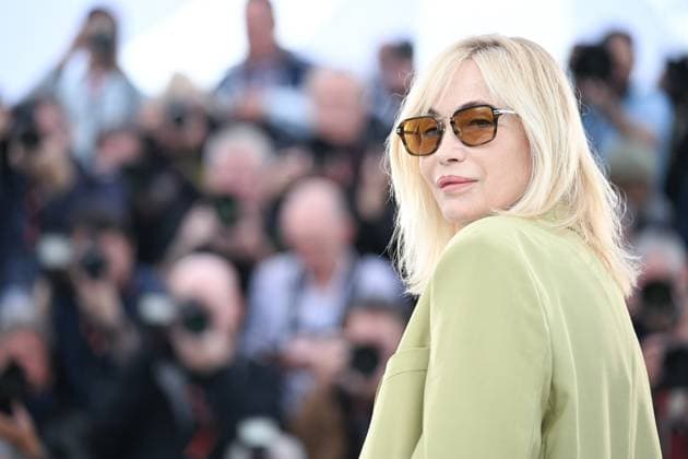 77th International Cannes Film Festival Photocall Jury Camera dOr Emmanuelle Beart 77th International Cannes Film Festival photocall Jury Camera dOr 304952 2024 05 15 Cannes France  Copyright: xSergexArnalx xStarfacex STAR_304952_040
