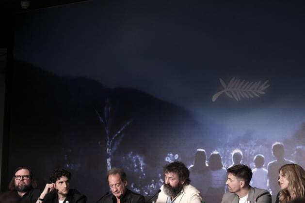 Cannes Deuxieme Acte Press Conference DB Manuel Guillot, Louis Garrel, Vincent Lindon, Quentin Dupieux, Raphael Quenard, Lea Seydoux attending Le Deuxieme Acte (The Second Act) press conference ahead of the 77th annual Cannes Film Festival at Palais des Festivals on May 15, 2024 in Cannes, France. Photo by David Boyer ABACAPRESS.COM Cannes France  Copyright: xBoyerxDavid ABACAx