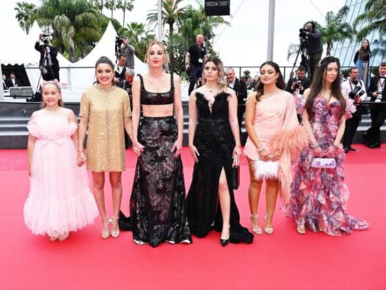 Entertainment Bilder des Tages Cannes, 77th Cannes Film Festival 2024, Second red carpet evening of the film Diamant Brut (Wild Diamond) - In the photo: Ashley Romano, Malou Khebizi, Director Agathe Riedinger, Kilia Fernane, LÃ a Gorla and Alexandra Noisier  Copyright: xSimonexComix xipa-agency.netx xPoolxPhotoxEventsx03x IPA_Agency_IPA46099607