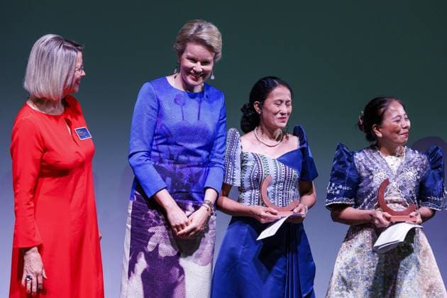 Entertainment Bilder des Tages Queen Mathilde of Belgium (2L), Floricel Sanjora and Dominga Yoo pictured during the 25th edition of the award ceremony of the Womed Award , for best female entrepreneur, organised by Markant and Unizo, Wednesday 15 May 2024 in Brussels.  NICOLASxMAETERLINCK 92713811