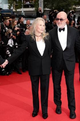 M MontÃ e des marches du film Furiosa A Mad Max Saga lors du 77eme Festival International du Film de Cannes Faye Dunaway, Laurent Bouzereau MontÃ e des marches du film Furiosa A Mad Max Saga lors du 77eme Festival International du Film de Cannes, au Palais des Festivals Ã Cannes On may 15th 2024 Jacovides Moreau Bestimage Red carpet of the movie Furiosa A Mad Max Saga during the 77th Cannes International Film Festival at the Palais des Festivals in Cannes, France On may 15th 2024 Cannes France  Copyright: xJACOVIDES-MOREAUx xBESTIMAGExJACOVIDES-MOREAUx xBESTIMAGEx