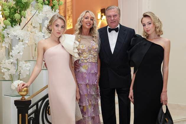 Cannes - Prince Charles of Bourbon And Family At Carlton Hotel HRH Prince Charles of Bourbon Sicily with his wife Camilla Crociani and their daugthers Princess Maria Carolina (left), Princess Maria Chiara (right) pose at Carlton Hotel before going to gala during 77th Cannes Film Festival in Cannes, France on May 15, 2024. Photo by Marco Piovanotto ABACAPRESS.COM Cannes France  Copyright: xPiovanottoxMarco ABACAx