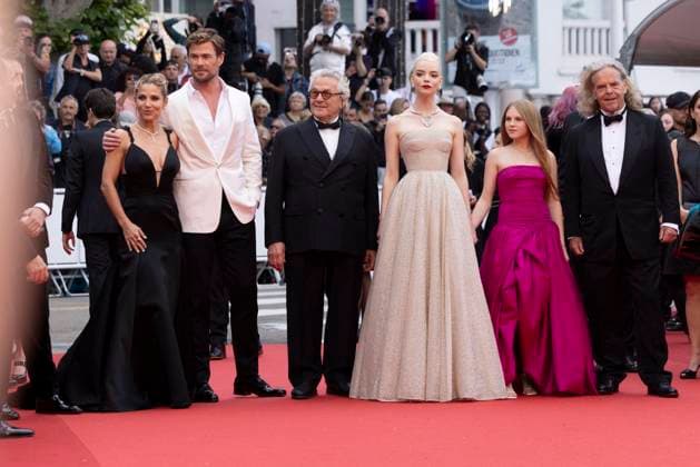 B MontÃ e des marches du film Â Furiosa A Mad Max Saga Â lors du 77eme Festival International du Film de Cannes Elsa Pataky et son mari Chris Hemsworth, George Miller, Anya Taylor Joy, Alyla Browne, Doug Mitchell MontÃ e des marches du film Â Furiosa A Mad Max Saga Â pour la cÃ?rÃ monie d?ouverture du 77eme Festival International du Film de Cannes, au Palais des Festivals Ã Cannes On may 15th 2024 Olivier Borde Bestimage Red carpet of the movie Â Furiosa A Mad Max Saga Â for the opening of the 77th Cannes International Film Festival at the Palais des Festivals in Cannes, France On may 15th 2024 Cannes France  Copyright: xOLIVIERxBORDEx xBESTIMAGExOLIVIERxBORDEx xBESTIMAGEx