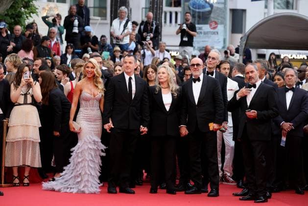 J MontÃ e des marches du film Â Furiosa A Mad Max Saga Â lors du 77eme Festival International du Film de Cannes McKinzie Roth, Liam Dunaway O Neill et sa mere Faye Dunaway, Laurent Bouzereau MontÃ e des marches du film Â Furiosa A Mad Max Saga Â lors du 77eme Festival International du Film de Cannes, au Palais des Festivals Ã Cannes On may 15th 2024 Jacovides Moreau Bestimage Red carpet of the movie Â Furiosa A Mad Max Saga Â during the 77th Cannes International Film Festival at the Palais des Festivals in Cannes, France On may 15th 2024 Cannes France  Copyright: xJACOVIDES-MOREAUx xBESTIMAGExJACOVIDES-MOREAUx xBESTIMAGEx