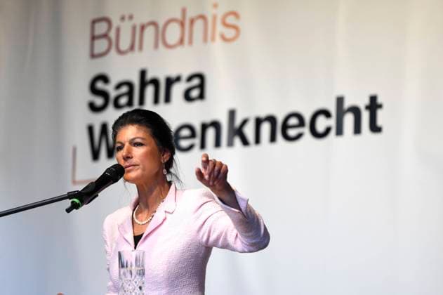 News Bilder des Tages Sahra Wagenknecht bei einer Wahlkampfveranstaltung des BSW zur Europawahl auf dem Opernplatz. Hannover, 15.05.2024 *** Sahra Wagenknecht at a BSW campaign event for the European elections on the Opernplatz in Hanover, 15 05 2024 Foto:xC.xNiehausx xFuturexImagex wagenknecht_4510