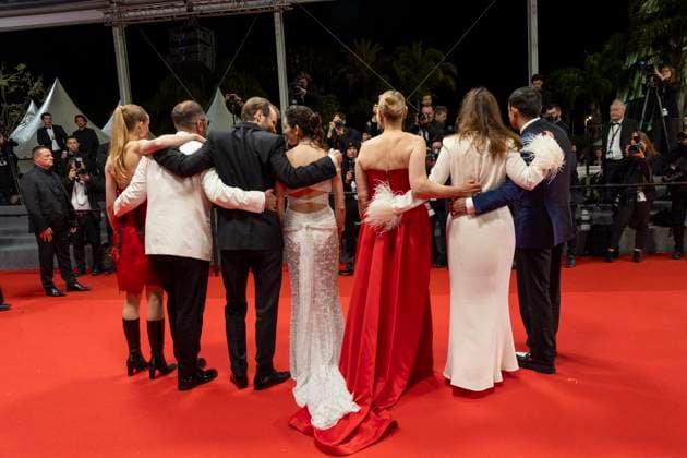 B MontÃ e des marches du film Â The girl with the needle La jeune femme Ã l aiguille Â lors du 77eme Festival International du Film de Cannes Tessa Hoder, Mariusz Wlodarski, Magnus von Horn, Vic Carmen Sonne, Trine Dyrholm, Malene Blenkov, Besir Zeciri MontÃ e des marches du film Â The girl with the needle La jeune femme Ã l aiguille Â lors du 77eme Festival International du Film de Cannes, au Palais des Festivals Ã Cannes On may 15th 2024 Olivier Borde Bestimage Red carpet of the movie Â The girl with the needle Â during the 77th Cannes International Film Festival at the Palais des Festivals in Cannes, France On may 15th 2024 Cannes France  Copyright: xOLIVIERxBORDEx xBESTIMAGExOLIVIERxBORDEx xBESTIMAGEx