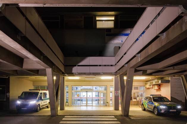 News Bilder des Tages Slowakei, Robert Fico nach Attentat in Krankenhaus in Banska Bystrica 16.05.2024 - Slowacja , Banska Bystrzyca . Szpital Uniwersytecki z poliklinika F.D. Roosevelta , w ktorym walczy o zycie postrzelony w zamachu premier slowacji Robert Fico . Fot. Rafal Klimkiewicz EDYTOR.net NEWSPIX.PL --- Newspix.pl 16 05 2024 - Slovakia, Banska Bystrica. University Hospital with Polyclinic F.D. Roosevelt, in which the Prime Minister of Slovakia, Robert Fico, who was shot in an assassination attempt, is fighting for his life.  20240516RAF014