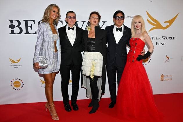 Better World Fund gala evening at the Carlton Hotel in Cannes during the 77th Cannes Film Festival 202 Lady Victoria Hervey and Manuel Collas de la Roche, Founding President of the Better World Fund, and guest during the Better World Fund gala evening at the Carlton Hotel in Cannes during the 77th Cannes Film Festival 2024 on May 15 Bruno Bebert Bestimage Better World Fund gala evening at the Carlton Hotel in Cannes during the 2024 Cannes Film Festival on May 15 Cannes France  Copyright: xBrunoxBebertx xBestimagexBrunoxBebertx xBestimagex