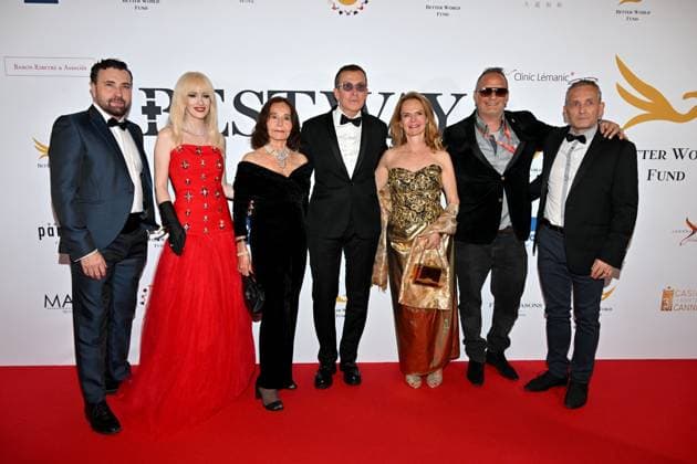 Better World Fund gala evening at the Carlton Hotel in Cannes during the 77th Cannes Film Festival 202 Manuel Collas de la Roche, president and founder of the Better World Fund, artist Devy Man and guest during the Better World Fund gala evening at the Carlton Hotel in Cannes during the 77th Cannes Film Festival 2024 on May 15 Bruno Bebert Bestimage Better World Fund gala evening at the Carlton Hotel in Cannes during the 2024 Cannes Film Festival on May 15 Cannes France  Copyright: xBrunoxBebertx xBestimagexBrunoxBebertx xBestimagex