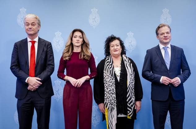 News Bilder des Tages THE HAGUE - Geert Wilders (PVV), Dilan Yesilgoz (VVD), Caroline van der Plas (BBB) and Pieter Omtzigt (NSC) during the presentation of the main lines agreement. The four parties PVV, NSC, VVD and BBB have reached an agreement for a new cabinet. ANP KOEN VAN WEEL netherlands out - belgium out  Copyright: xx x498611234x originalFilename: 498611234.jpg