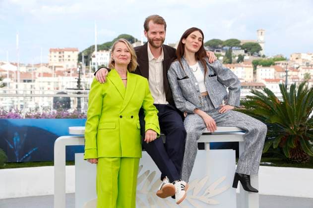 Trine Dyrholm, Magnus von Horn and Vic Carmen Sonne at the photocall for the feature film Pigen med nalen The Girl with the Needle at the Festival de Cannes 2024 77 Cannes International Film Festival at the Palais des Festivals Cannes, 16 05 2024 Foto:xD.xBedrosianx xFuturexImagex nalen_4517