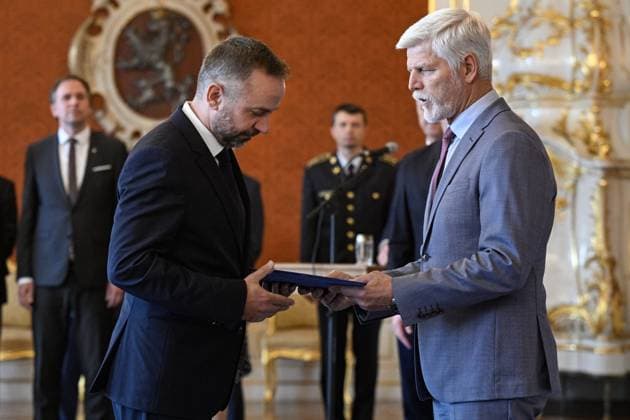 News Bilder des Tages Czech President Petr Pavel, right, appoints Minister for Science, Research and Innovation Marek Zenisek on 16 May 2024, Prague, Czech Republic. (CTKxPhoto VitxSimanek) CTKPhotoP2024051604012  CTKPhotoP2024051604012
