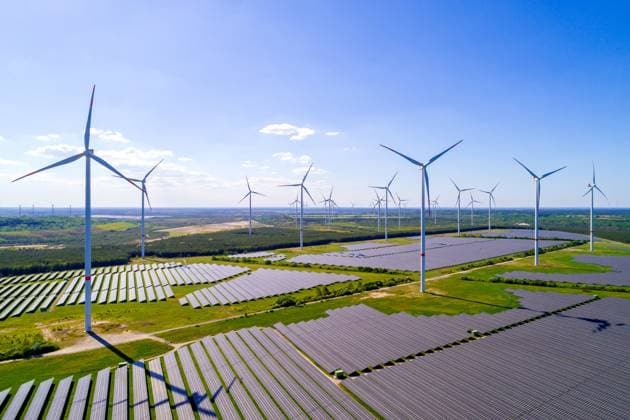 Energiepark Lausitz bei Klettwitz DEU Deutschland Brandenburg Klettwitz, 15.05.2024, Energiepark Lausitz, Luftaufnahme. Solaranlagen und Windraeder sind im Energiepark Lausitz bei Klettwitz zu sehen. Der Energiepark Lausitz verfuegt ueber eine installierte Gesamtleistung (Solar) von 300 Megawatt und ist eines der bislang groessten Solarprojekte Deutschlands. Luftaufnahme mit einer Drohne. *** Energy Park Lausitz near Klettwitz DEU Germany Brandenburg Klettwitz, 15 05 2024, Energy Park Lausitz, aerial view Solar systems and wind turbines can be seen in the Energy Park Lausitz near Klettwitz The Energy Park Lausitz has a total installed solar capacity of 300 megawatts and is one of the largest solar projects in Germany to date Aerial view wit AF_Klettwitz_67994.jpeg