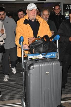 Cannes 2024 Celebs At Nice Airport Paul Schrader arriving at Nice airport ahead of the 77th Cannes Film Festival in Nice, France on May 16, 2024. Photo by Julien Reynaud APS-Medias ABACAPRESS.COM Nice France  Copyright: xReynaudxJulien APS-Medias ABACAx