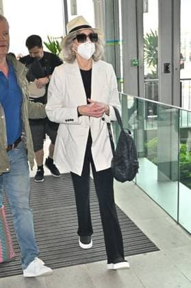 Cannes 2024 Celebs At Nice Airport Jane Fonda arriving at Nice airport ahead of the 77th Cannes Film Festival in Nice, France on May 16, 2024. Photo by Julien Reynaud APS-Medias ABACAPRESS.COM Nice France  Copyright: xReynaudxJulien APS-Medias ABACAx