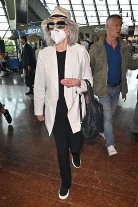 Cannes 2024 Celebs At Nice Airport Jane Fonda arriving at Nice airport ahead of the 77th Cannes Film Festival in Nice, France on May 16, 2024. Photo by Julien Reynaud APS-Medias ABACAPRESS.COM Nice France  Copyright: xReynaudxJulien APS-Medias ABACAx