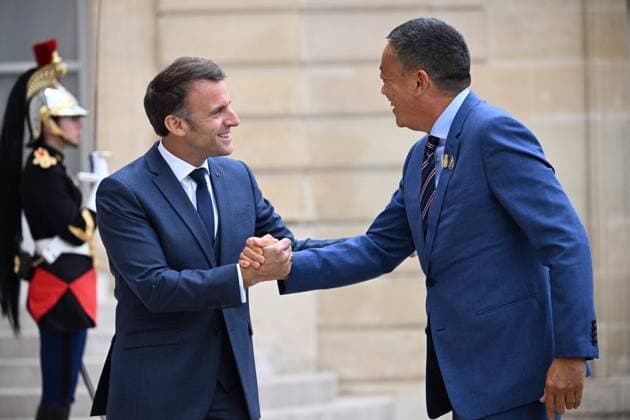 Macron Receives Thailand?s PM - Paris French President Emmanuel Macron greets Thailand s Prime Minister Srettha Thavisin ahead of a meeting at the Elysee Presidential Palace in Paris, France on May 16, 2024 Photo by Eliot Blondet ABACAPRESS.COM Paris France  Copyright: xBlondetxEliot ABACAx